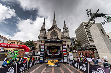El campeón mundial Alban Lakata y Kristian Hynek coronaron la primera etapa en La Rochela
